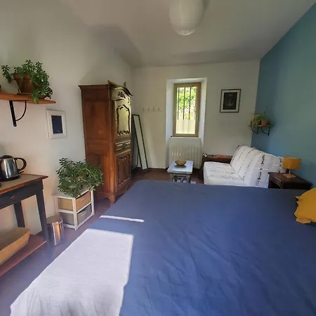 Les Micocouliers Homestay Largentiere