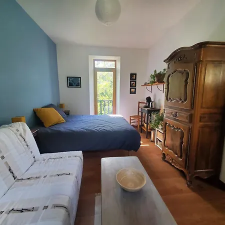 Les Micocouliers Homestay *